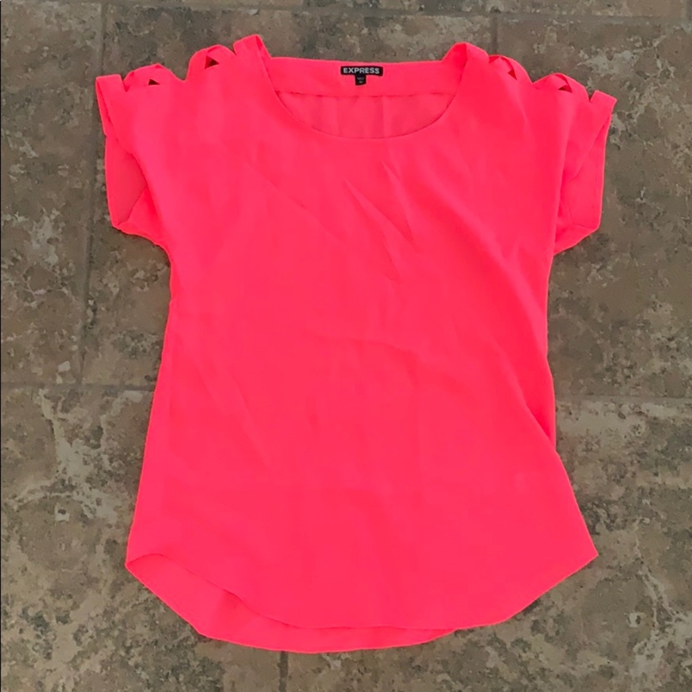 dressy express tee